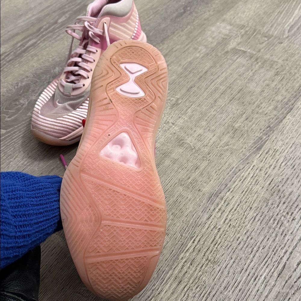 Nike LeBronx John Elliott Tulip Pink Sneakers AQ0114-600 size 9 - Picture 3 of 5